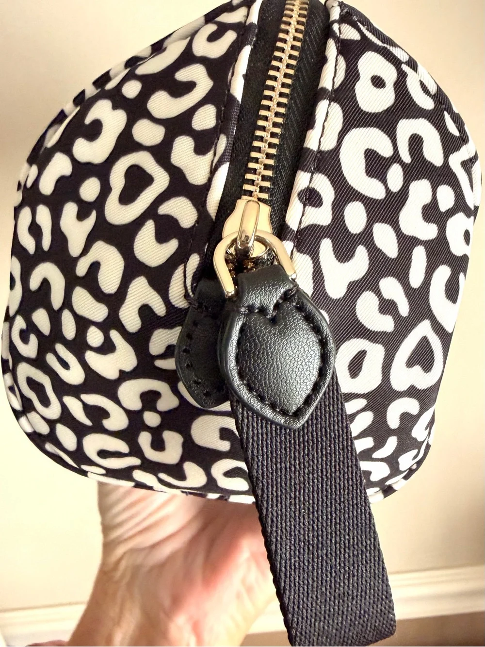 kate spade Chelsea Black & White Leopard hidden heart Print Cosmetic Pouch NWOT